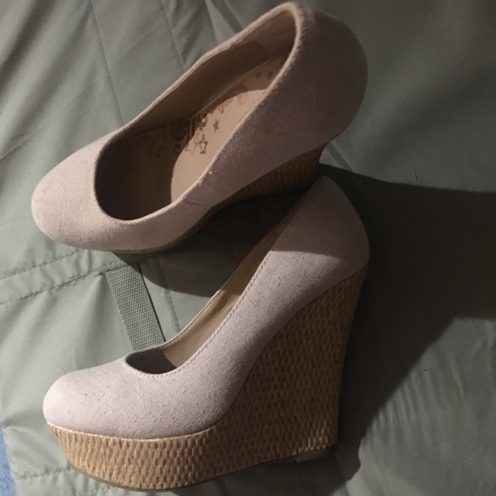 Cream Brash Wedges like new